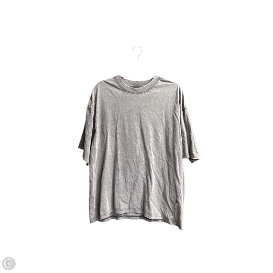 Top Short Sleeve Basic By Clothes Mentor In Grey, Size: L