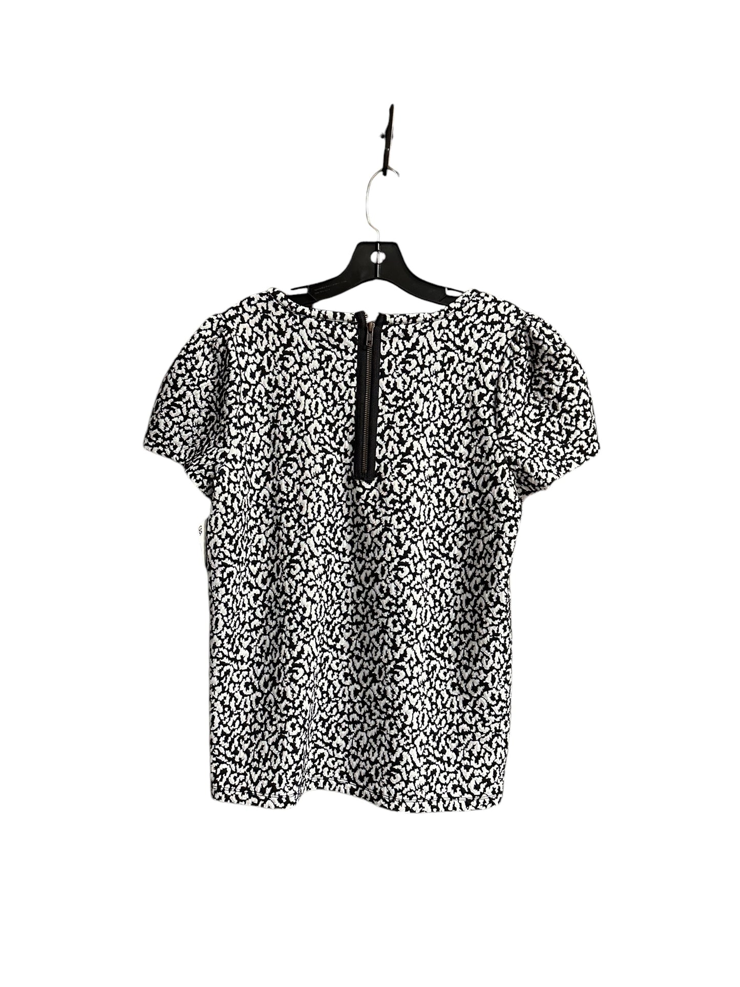 Top Short Sleeve By Clothes Mentor In Black & White, Size: L