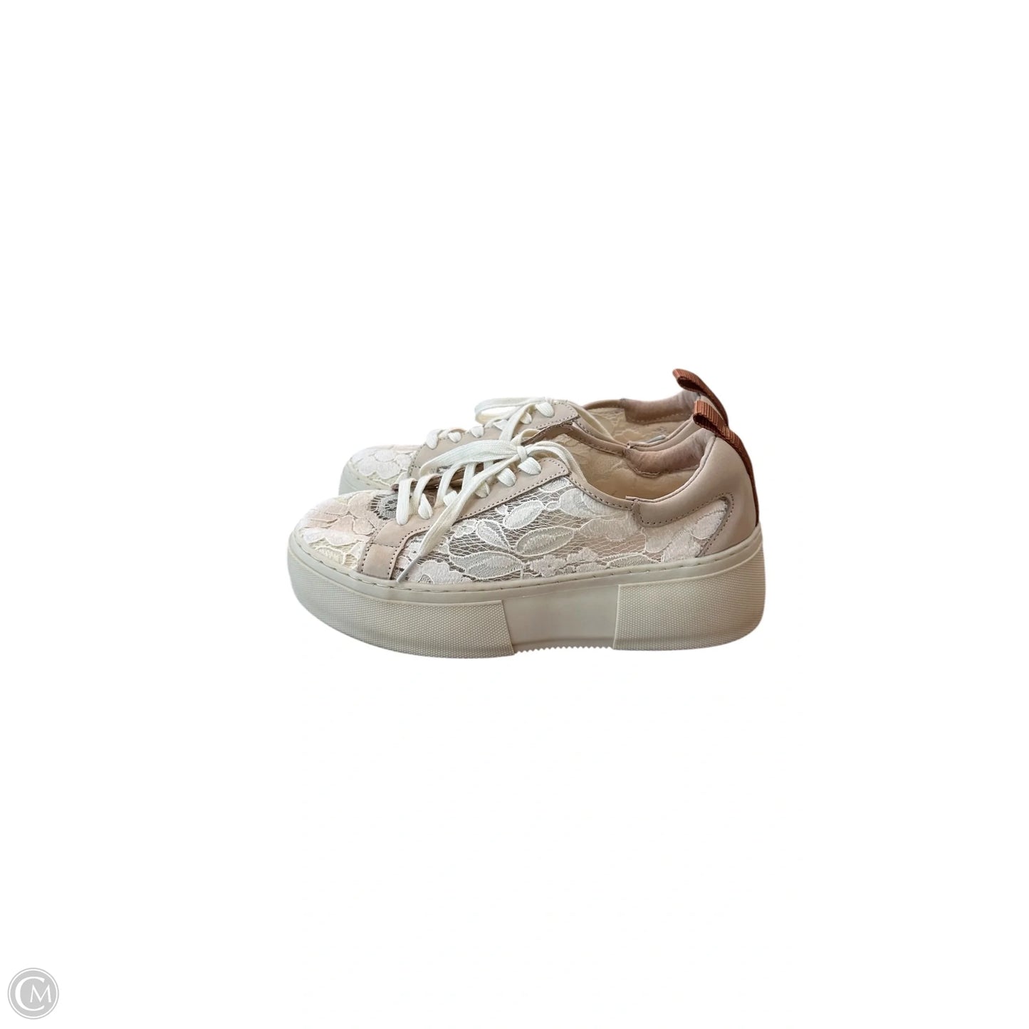 Shoes Sneakers By Clothes Mentor In Cream, Size: 9