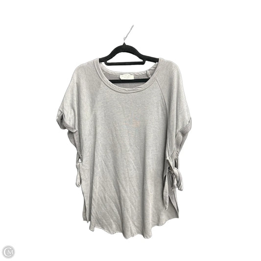Top Short Sleeve By Lavender Field In Grey, Size: M