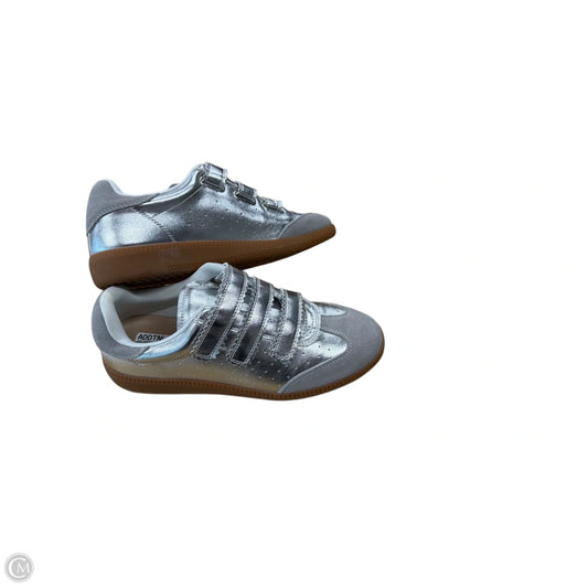 Shoes Flats By Steve Madden In Silver, Size: 8