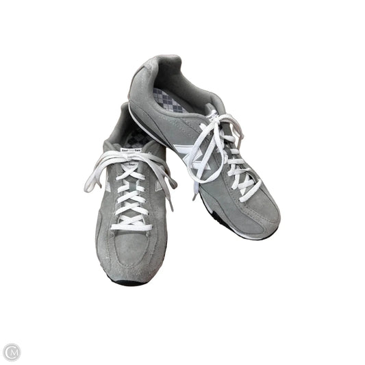 Shoes Sneakers By New Balance In Grey & White, Size: 8