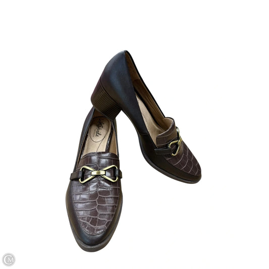 Shoes Flats By Life Stride In Brown, Size: 6
