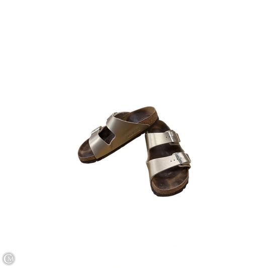 Sandals Flats By Birkenstock In Gold, Size: 6.5