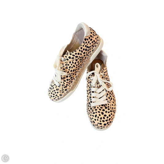 Shoes Sneakers By Dolce Vita In Animal Print, Size: 6