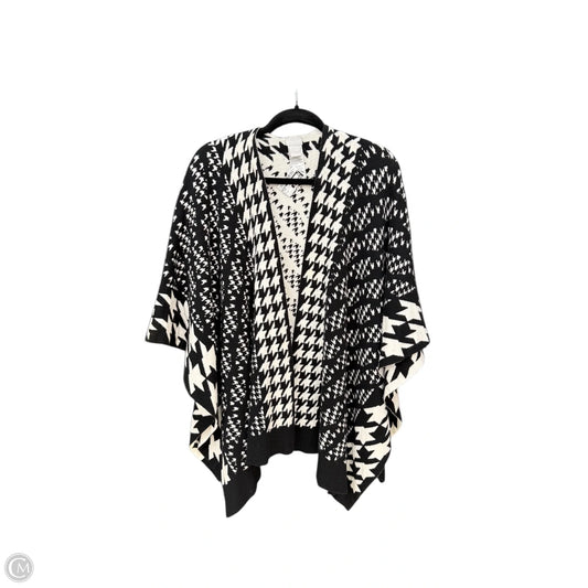 Shawl By Chicos In Black & White, Size: L