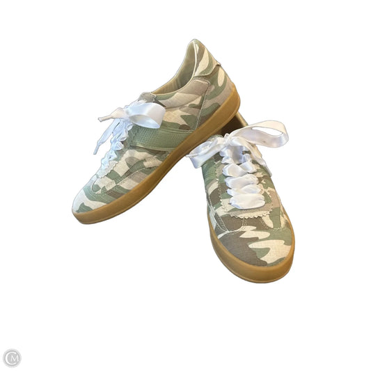 Shoes Sneakers By Clothes Mentor In Camouflage Print, Size: 9