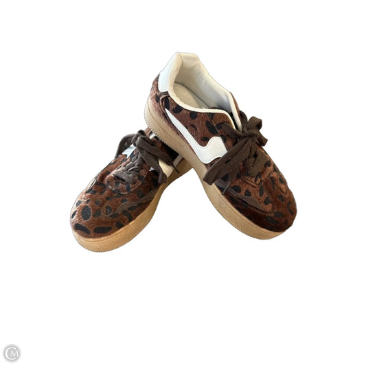 Shoes Sneakers By Clothes Mentor In Leopard Print, Size: 7.5