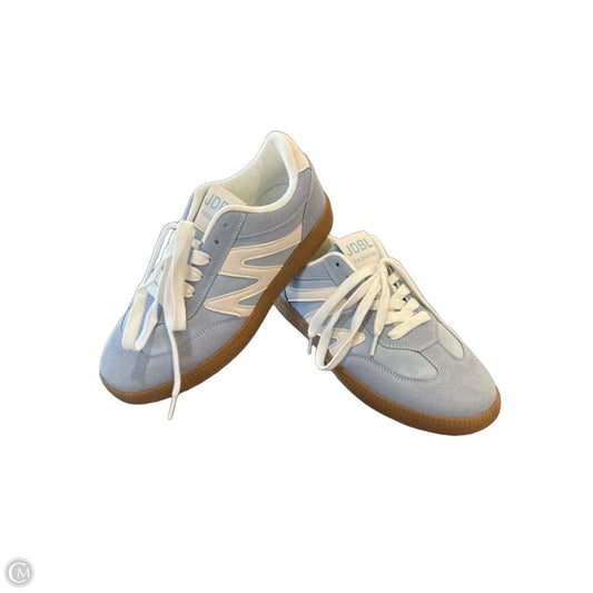 Shoes Sneakers By Clothes Mentor In Blue & White, Size: 7.5